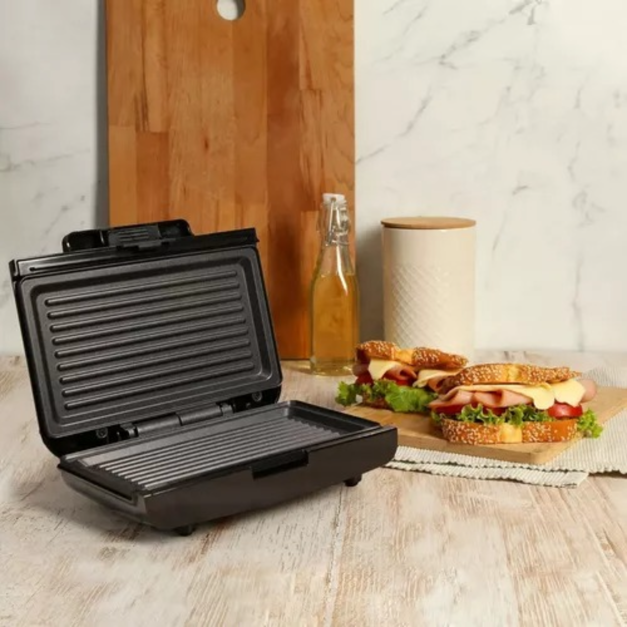 Sanduchera platos grill compacta HOME ELEMENTS 155N